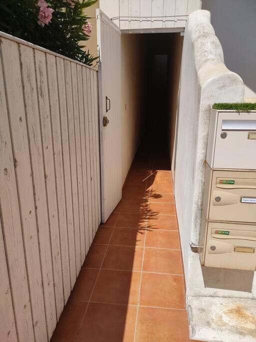 Face A La - * Saintes-Maries-de-la-Mer